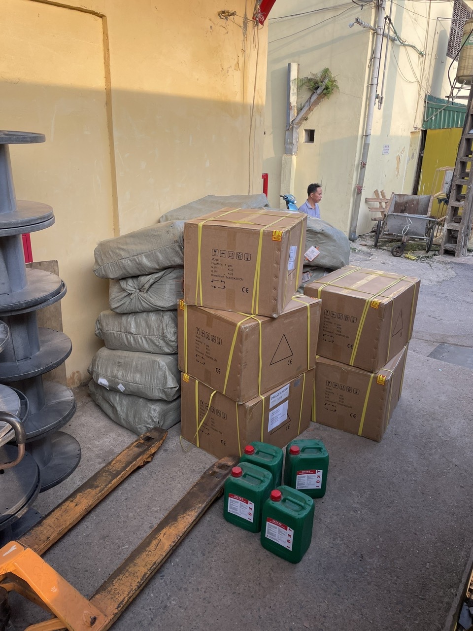 Gửi hàng lẻ bắc nam bằng tàu hỏa giá rẻ (ghép toa, hàng toa tàu trống)