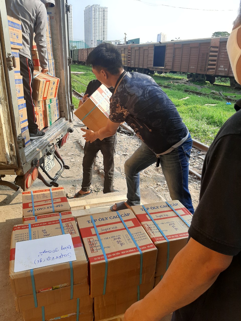 Chuyển hàng từ Hà Nội vào cảng Cát Lái, Sài Gòn